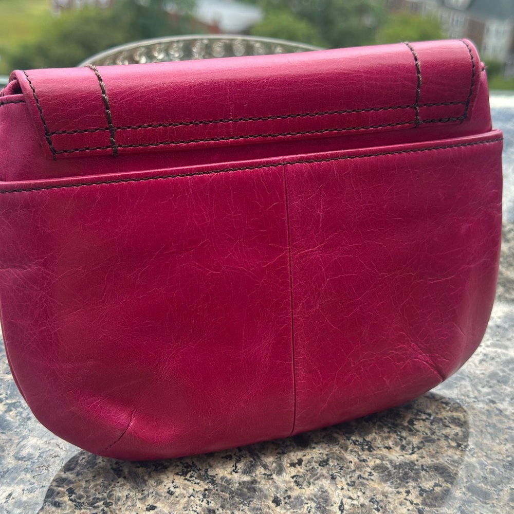 Stylish Hobo Pink Leather Crossbody Bag - Picture 3 of 10